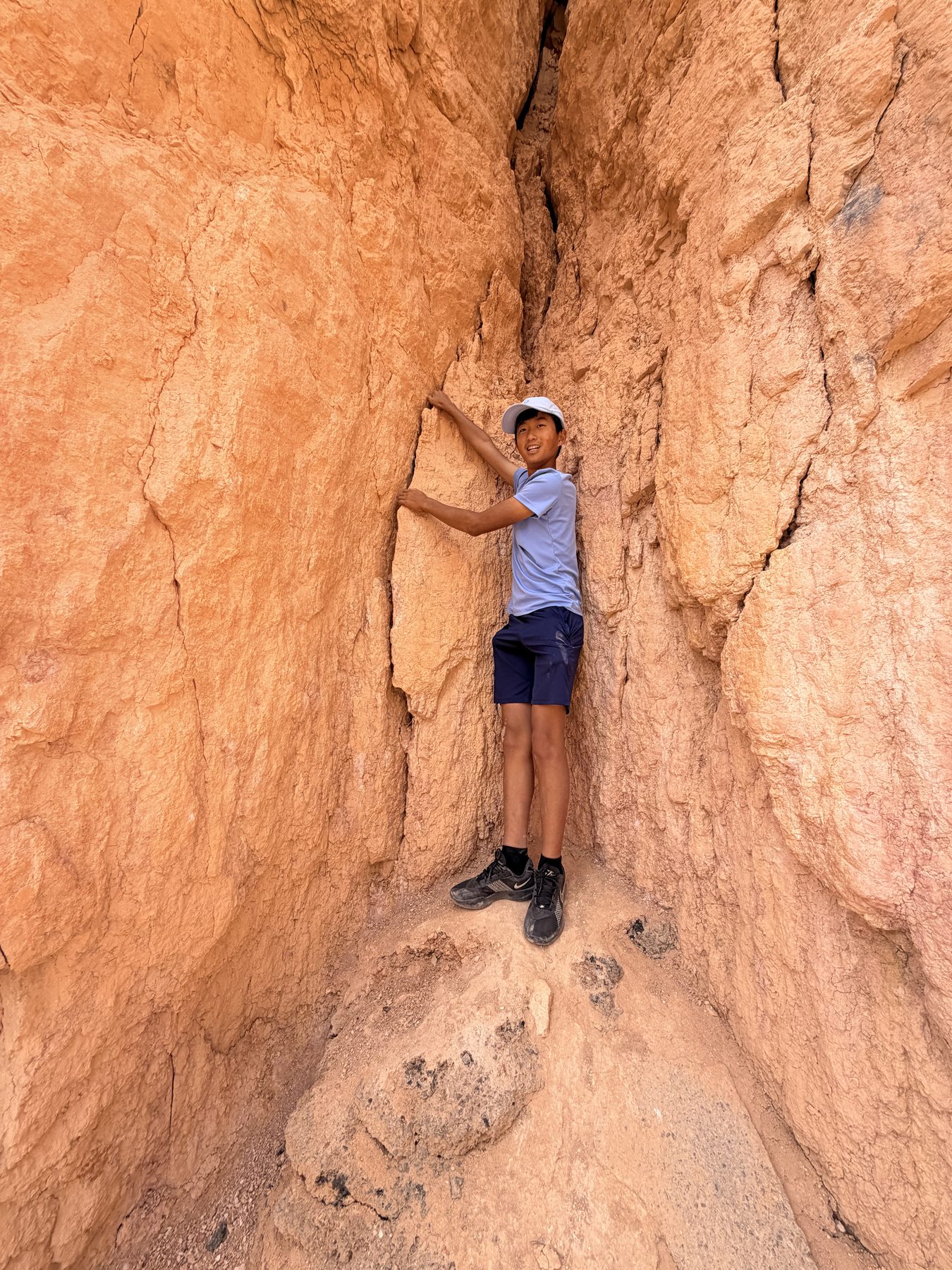 Below the rim on the Navajo Loop, Bryce Canyon · 3:18 PM
