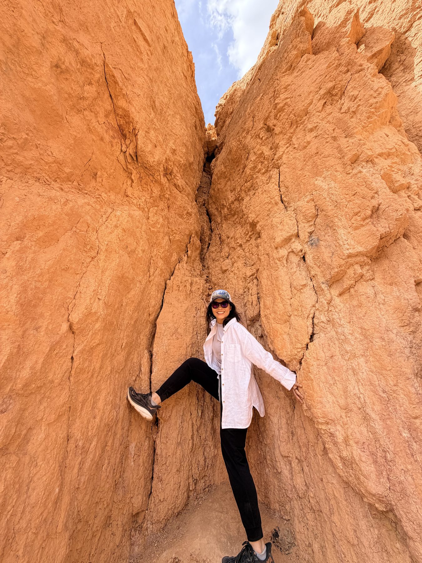 Below the rim on the Navajo Loop, Bryce Canyon · 3:19 PM