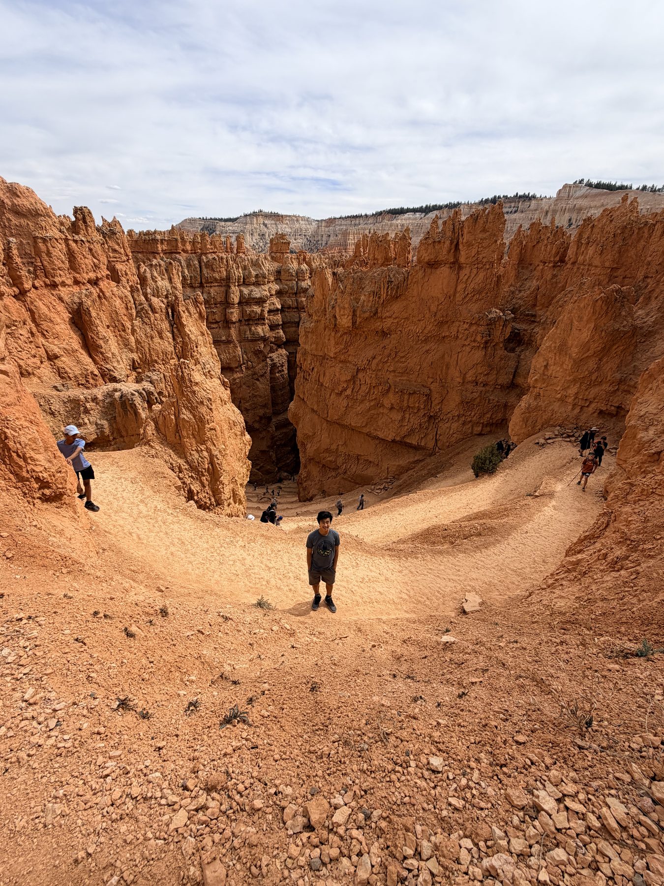 Below the rim on the Navajo Loop, Bryce Canyon · 3:32 PM