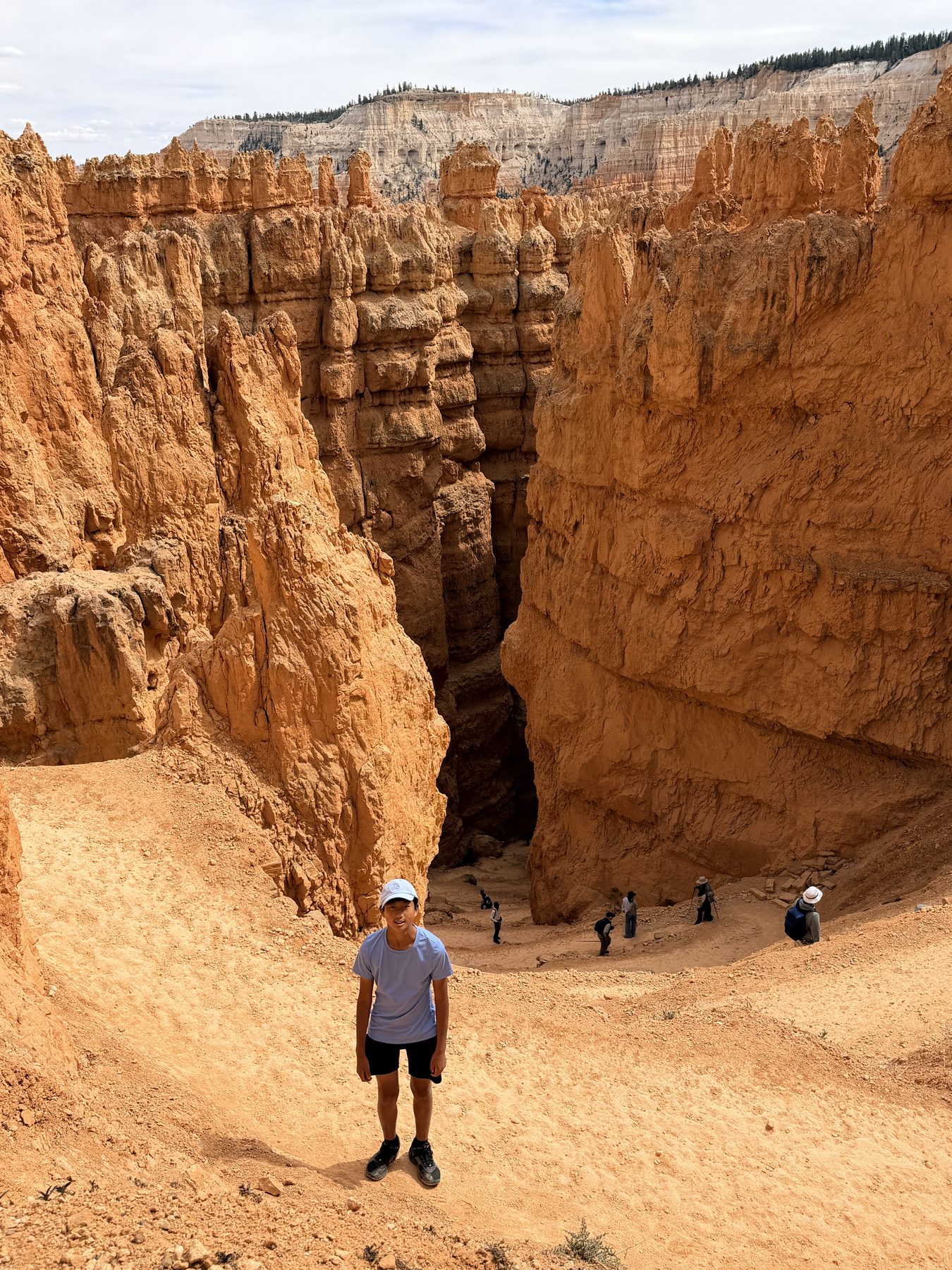 Below the rim on the Navajo Loop, Bryce Canyon · 3:32 PM