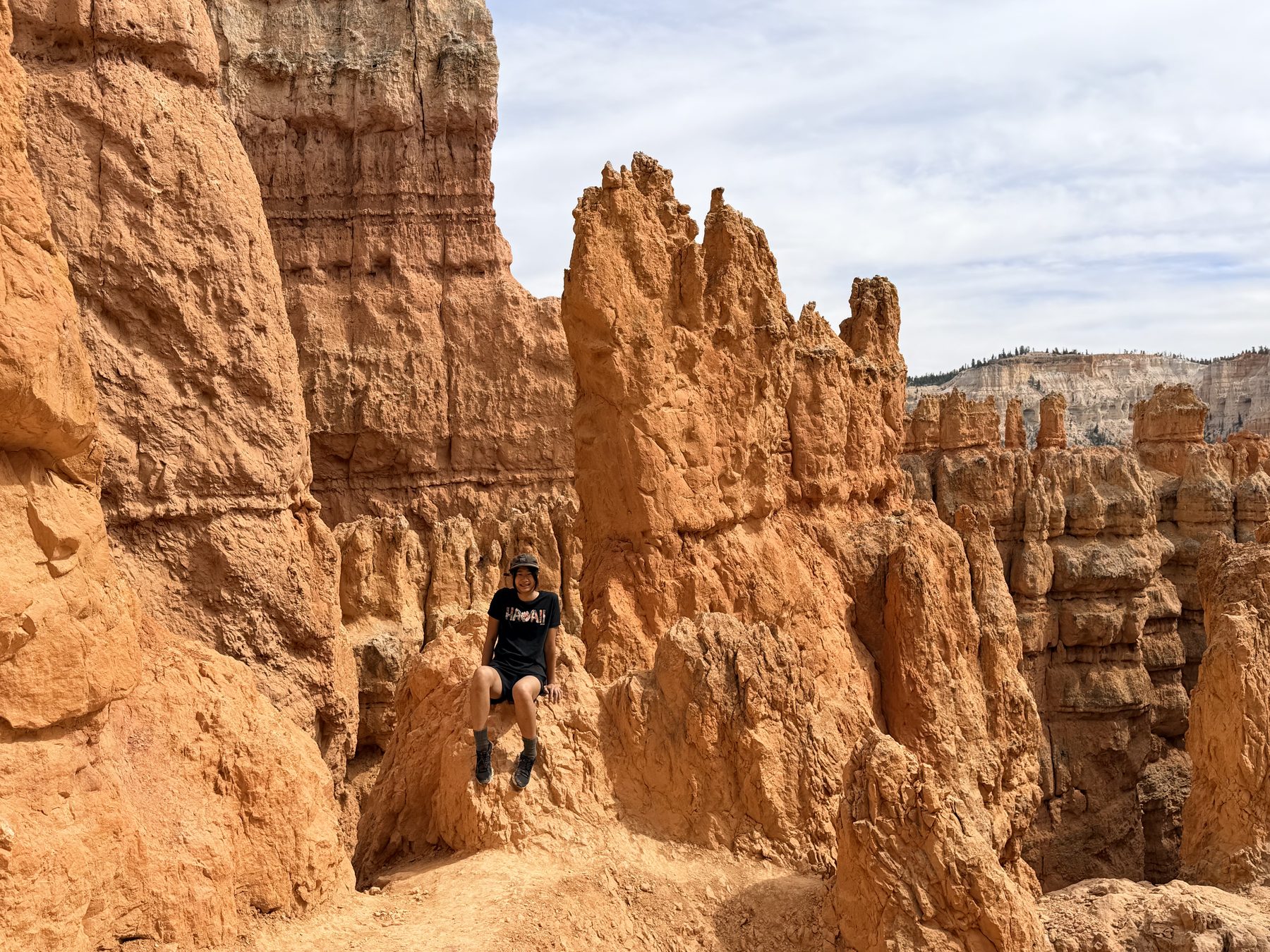 Below the rim on the Navajo Loop, Bryce Canyon · 3:33 PM